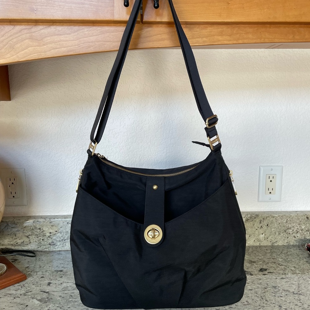 Baggallini Helsinki Crossbody - Black & Gold Hardware